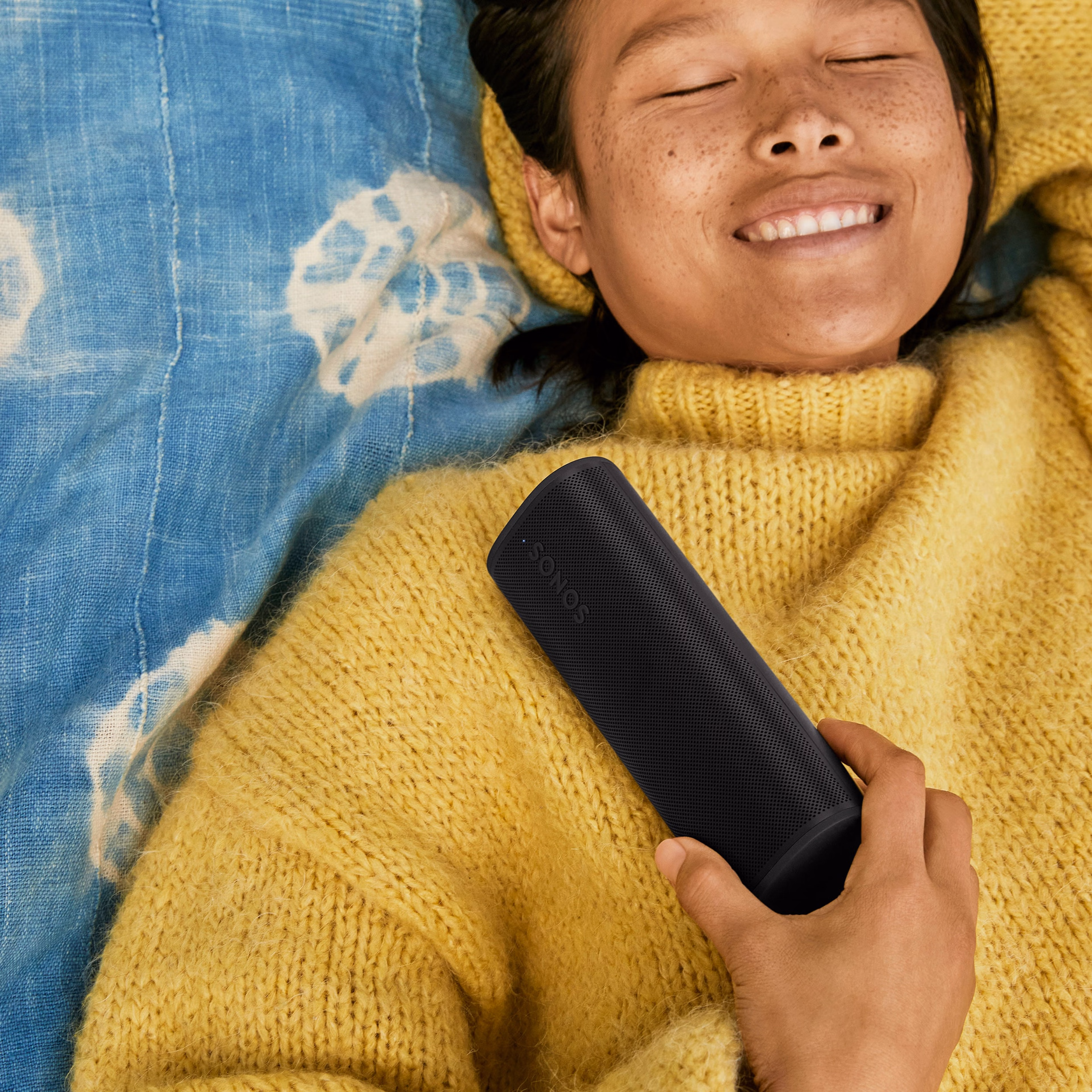 Person smiling and holding Roam 2 black