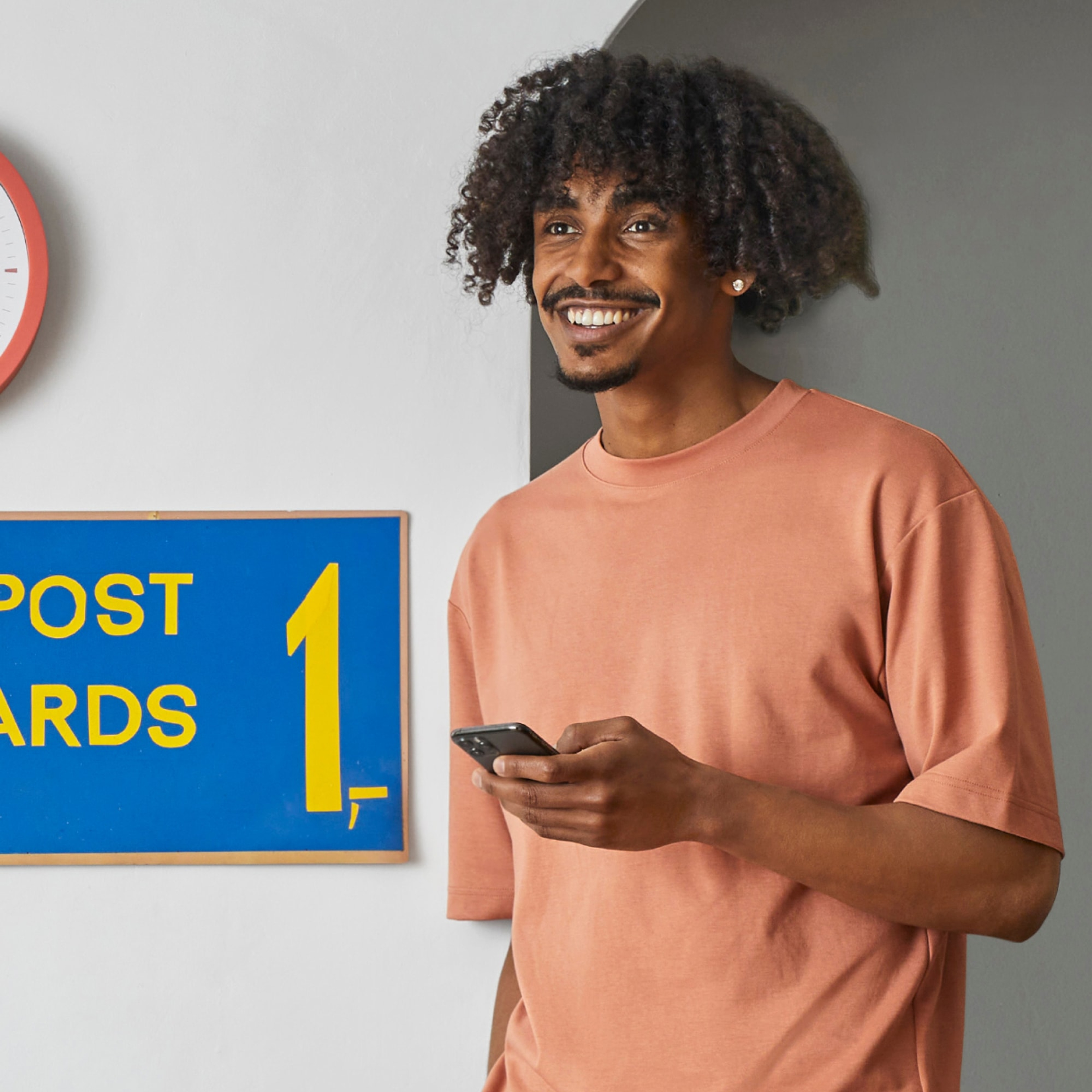 A Sonos user using his iPhone to control his Sonos system