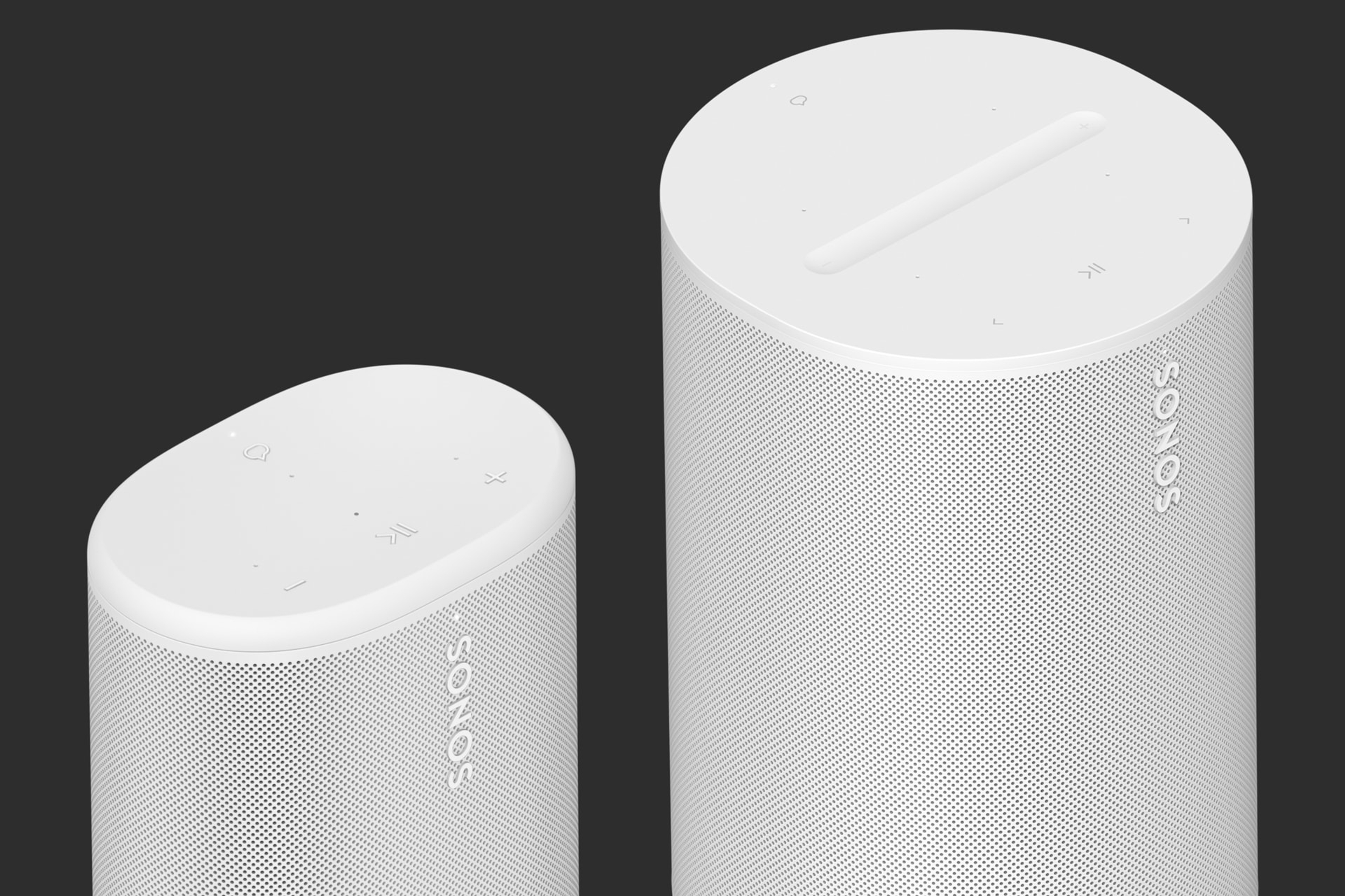 Bílý Sonos Play a bílý Sonos Era 100 na tmavě šedém pozadí