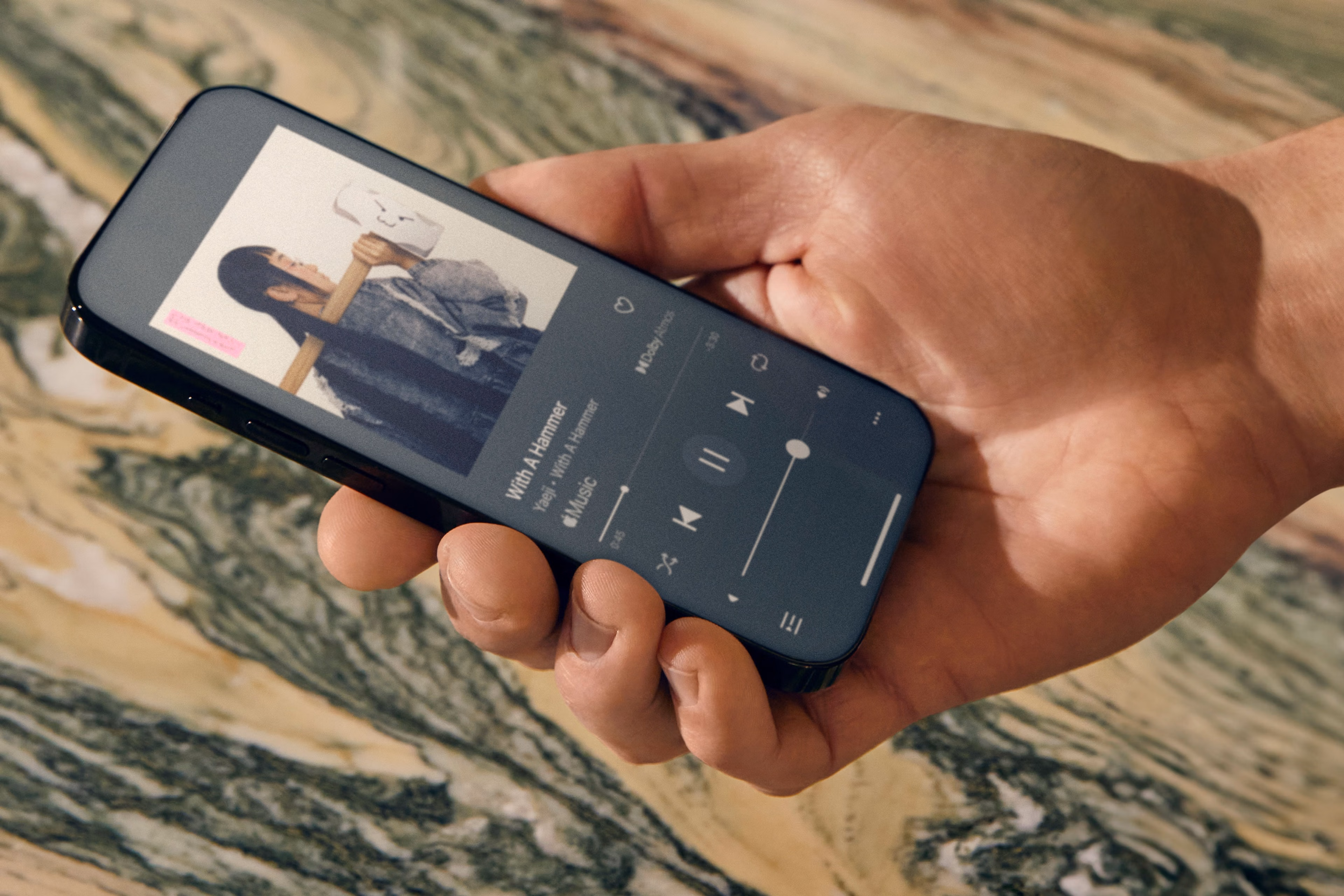 Person using Sonos app