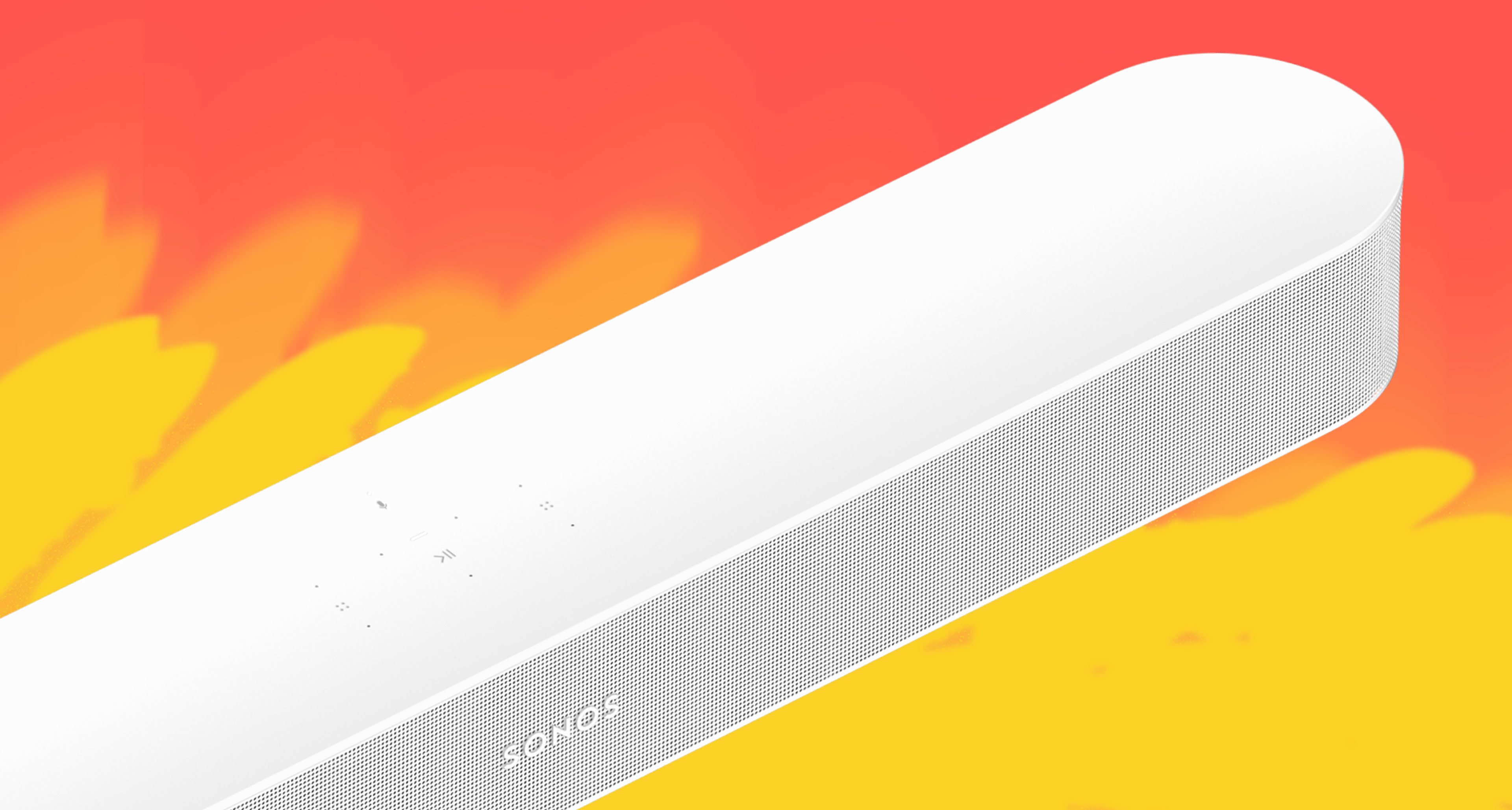 Sonos Beam en color blanco sobre un fondo rojo y amarillo