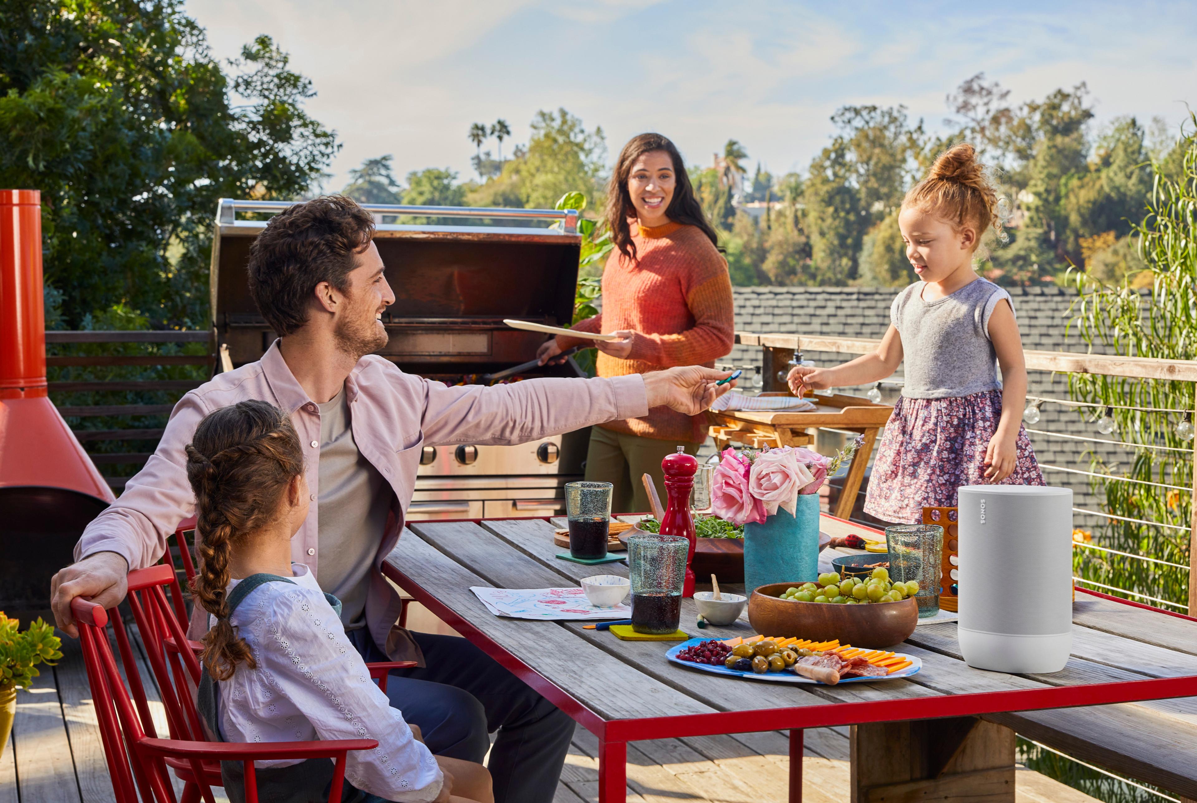 Witte Move buiten familie-bbq