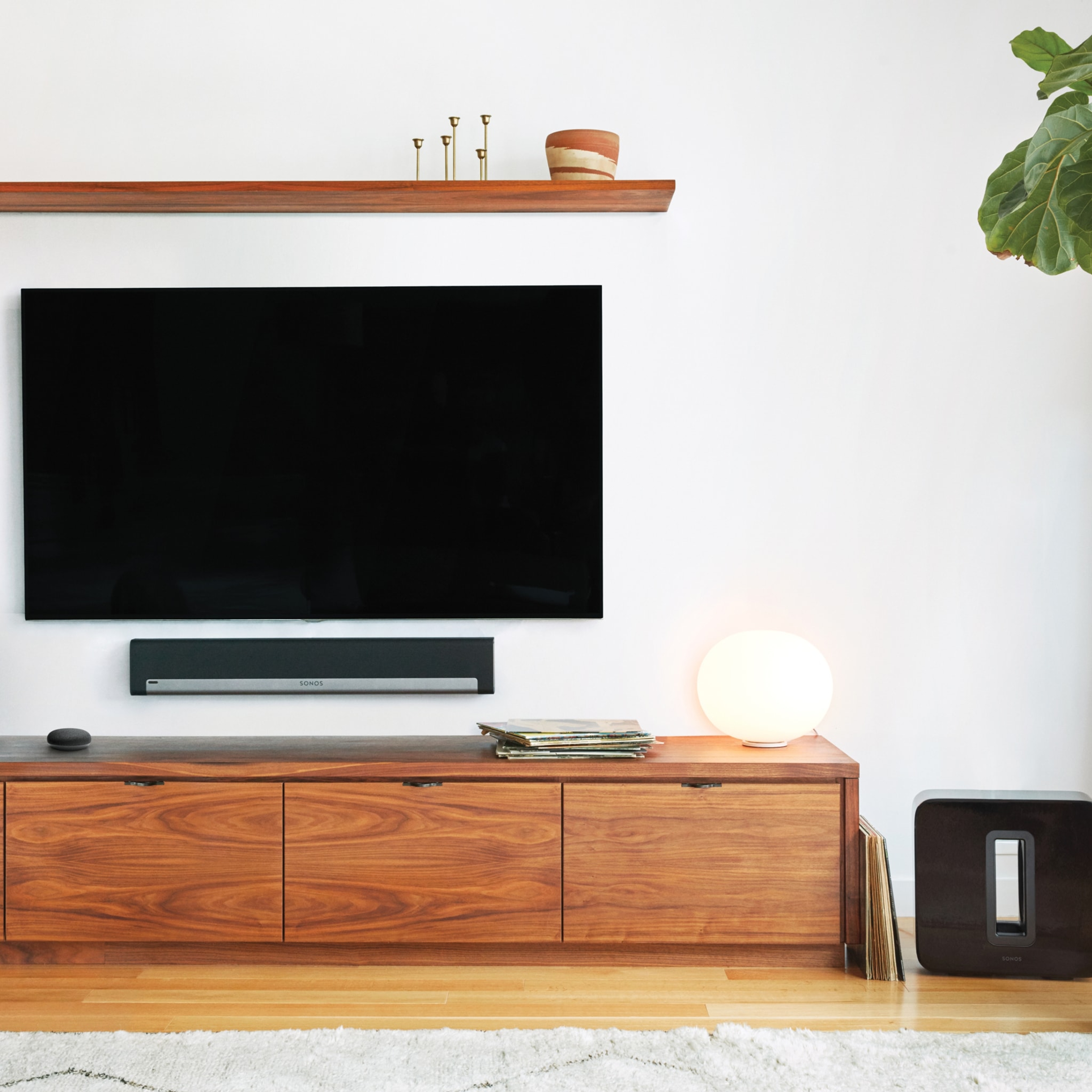 Una barra de sonido Sonos Playbar y un Sub (1.ª gen.) retirados