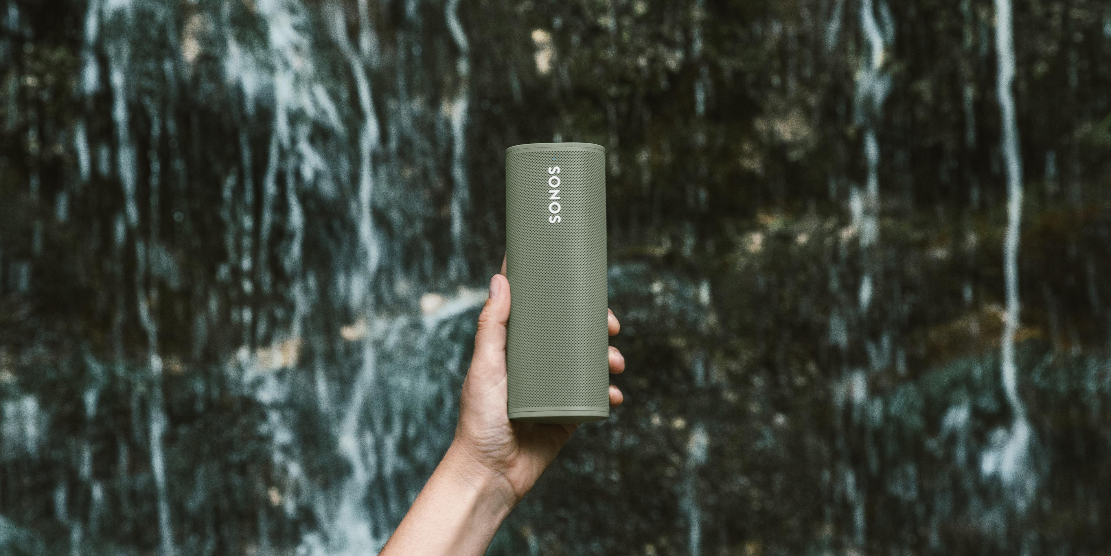 Roam en Olive al aire libre