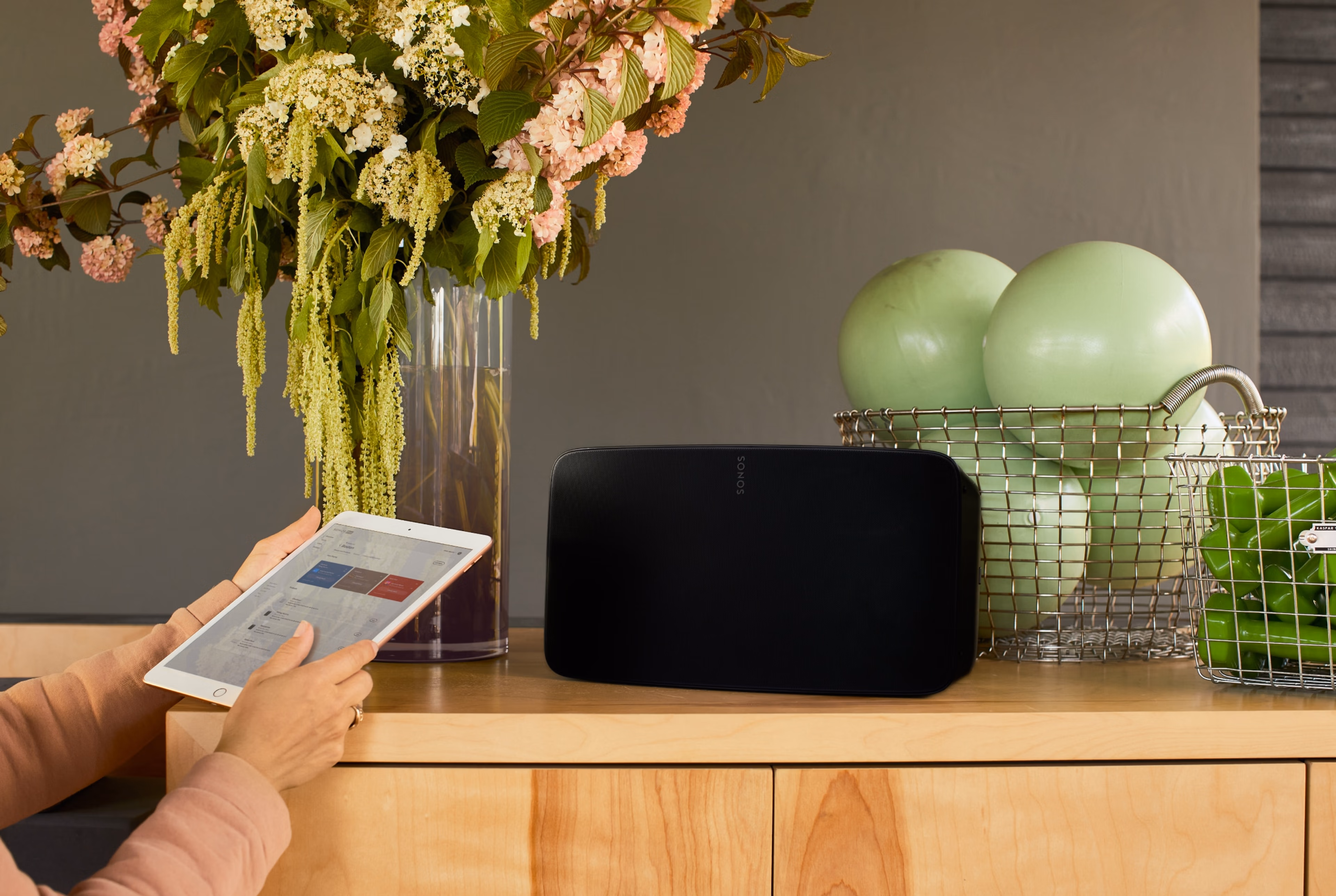 Sonos Five black and tablet with Sonos Pro dashboard