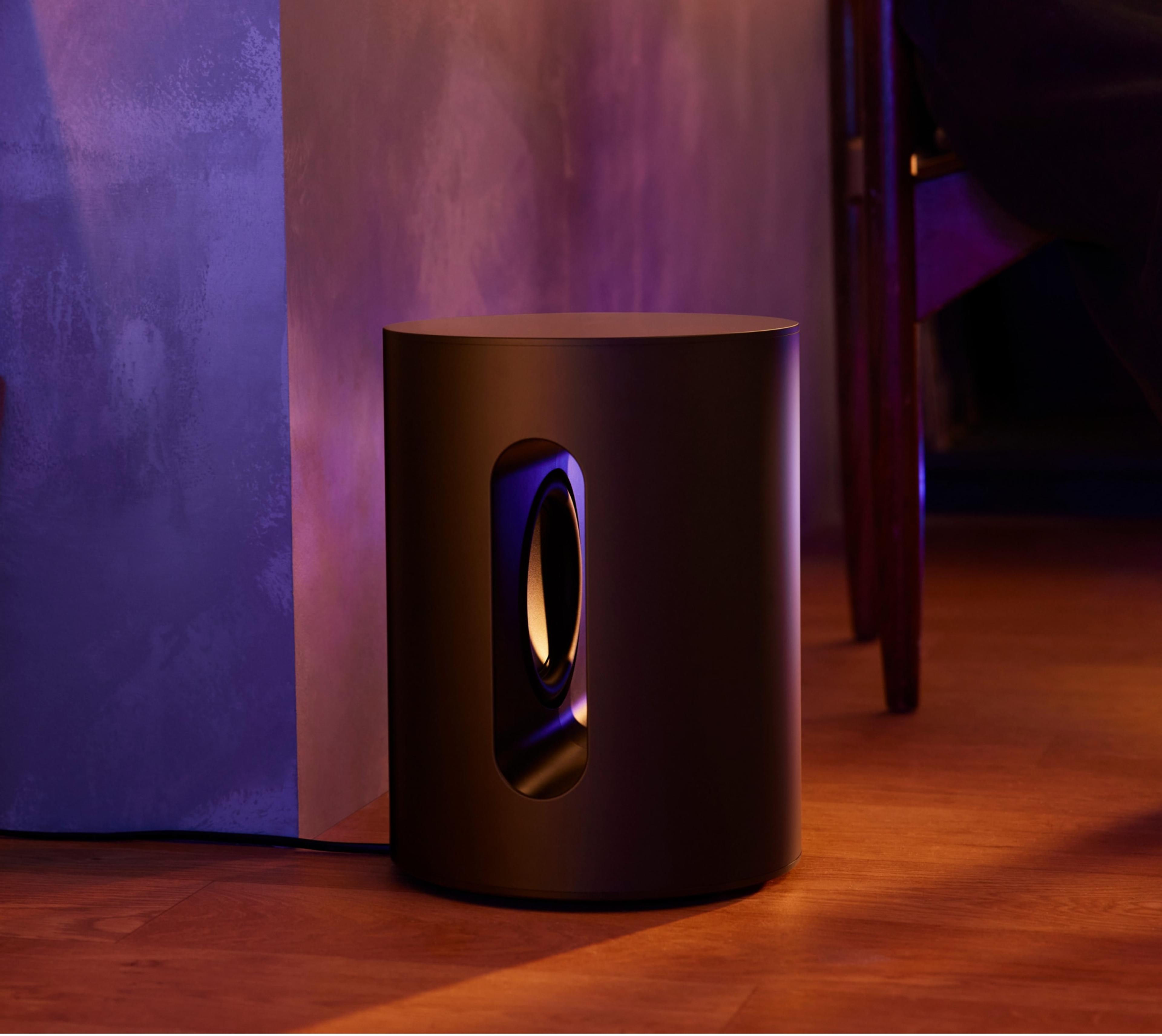 Sonos Sub Mini noir placé au sol